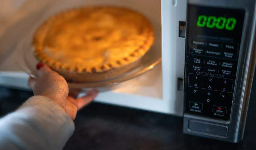 Pros and Cons of Microwave Cooking