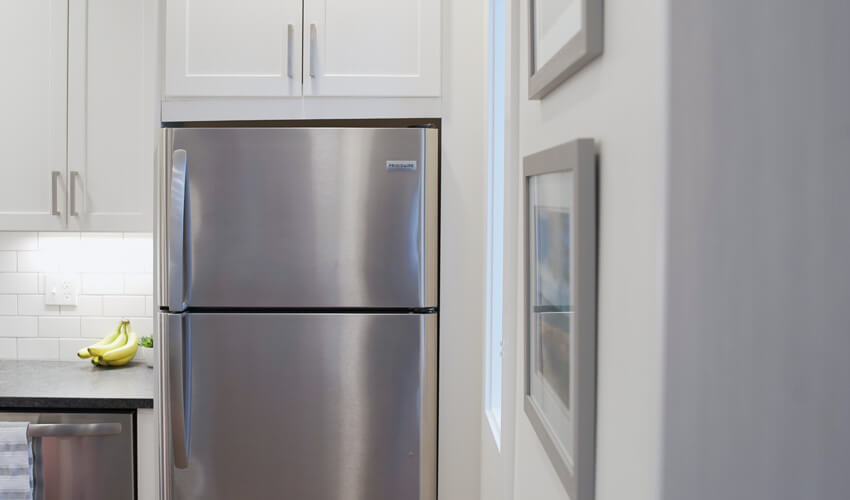 https://www.mrappliance.com/us/en-us/mr-appliance/_assets/expert-tips/images/mra-blog-can-you-put-the-refrigerator-next-to-the-wall1.webp