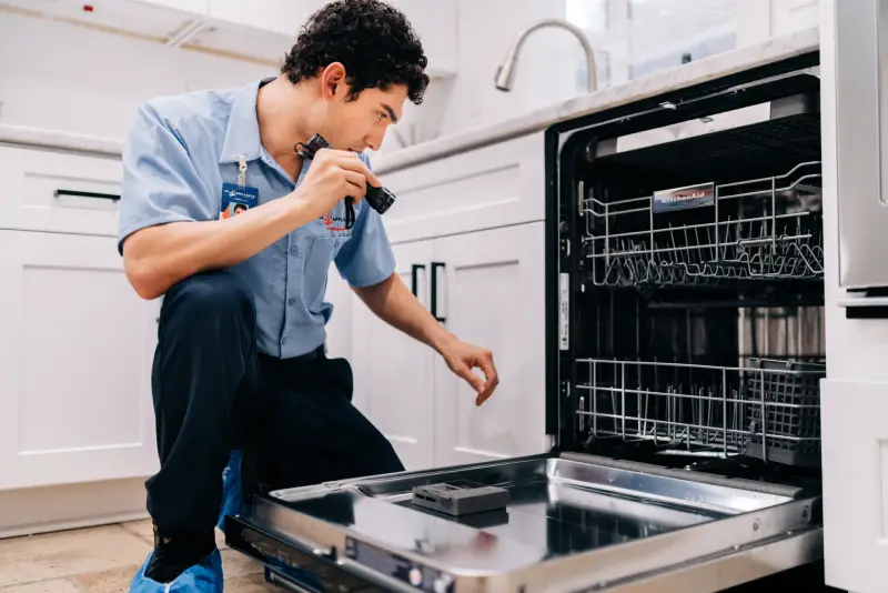 https://www.mrappliance.com/us/en-us/mr-appliance/_assets/images/Local-custom-content-images/mra-man-examining-washer-lint-trap-main.webp